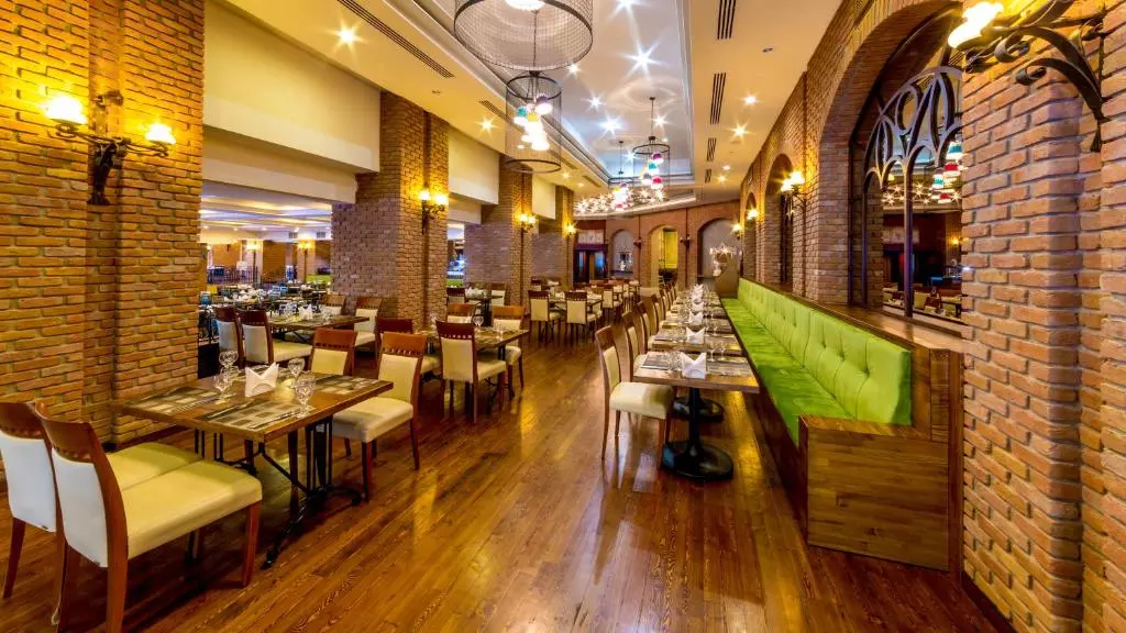 رستوران سر بسته هتل گرند یازیچی کلاب مارماریس پالاس